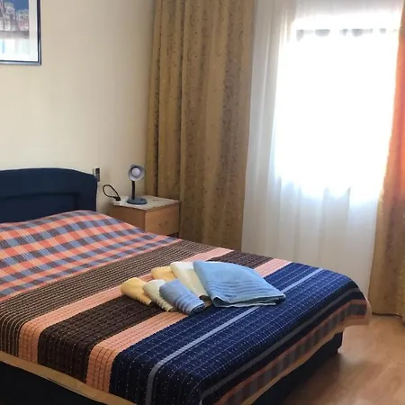 アパートホテル Lilac トロギール