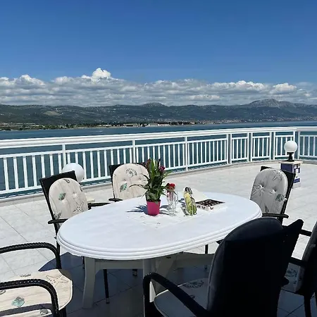 アパートホテル Lilac トロギール