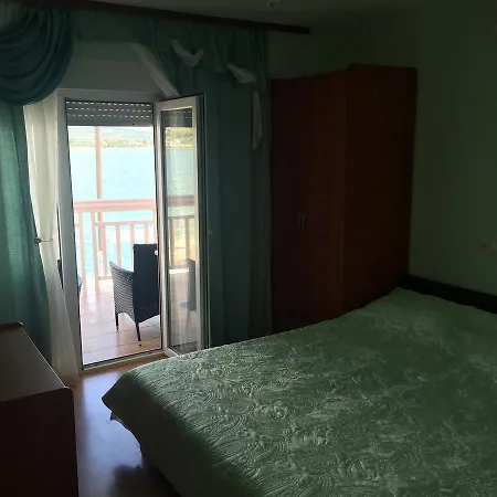 アパートホテル Lilac トロギール