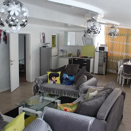 アパートホテル Lilac トロギール